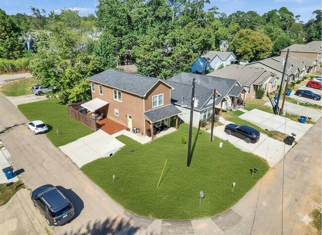 Primary Photo - 16984 W Juneau St