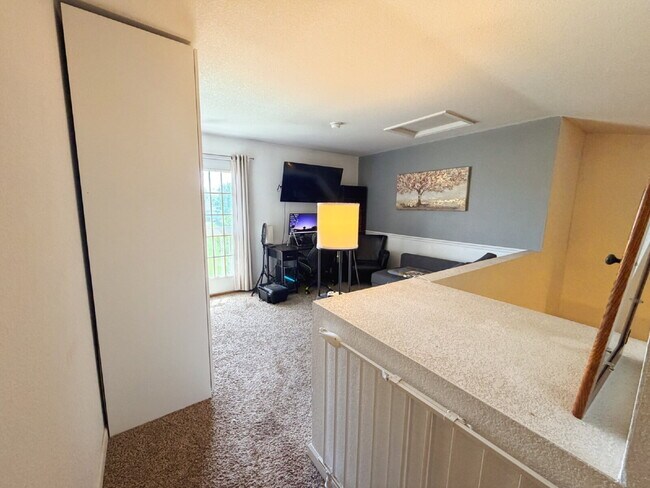 Building Photo - Rare opportunity to lease a golf course-view condo in one of Littleton's most convenient locations!
