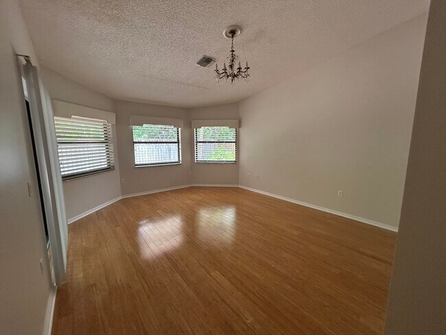 Building Photo - 4137 Woodview Dr