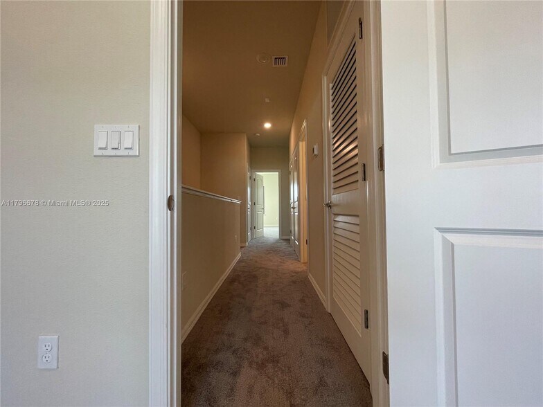 Building Photo - 2151 Appleton Cir S