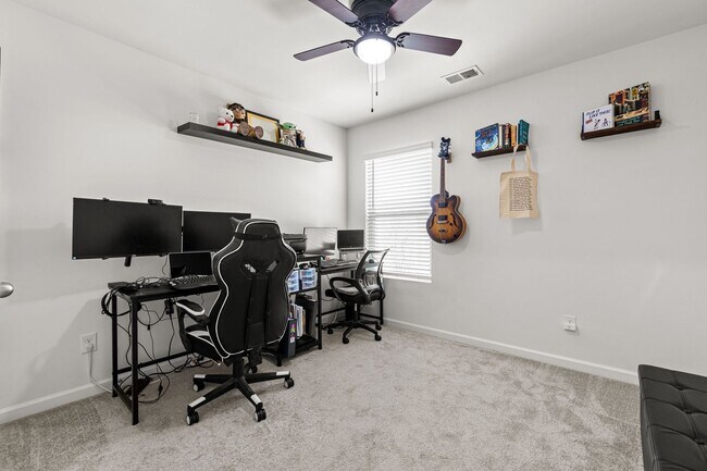 Building Photo - Welcome Home to Comfort, Space & Convenience in Decatur!