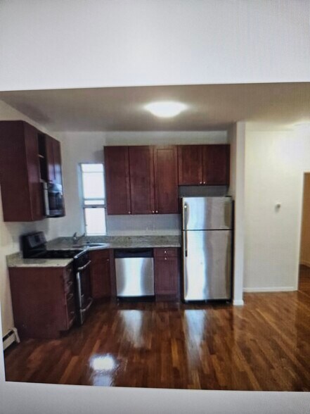 Primary Photo - 69 S Huntington Ave