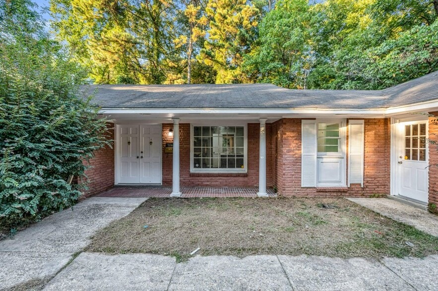 Building Photo - 706 Park Cir