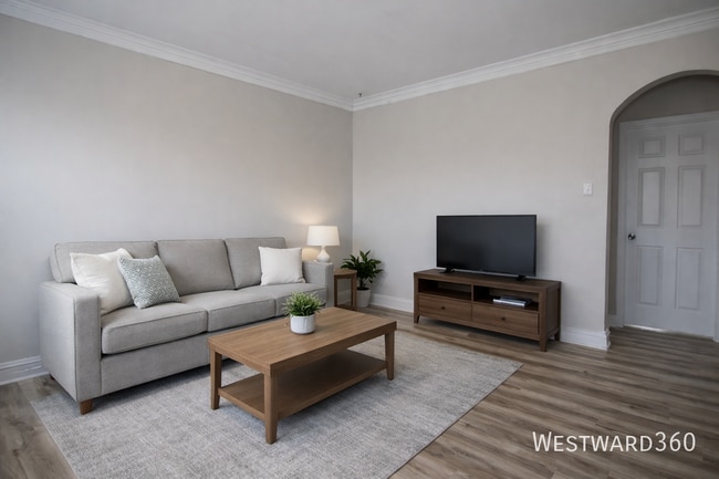 Building Photo - 6706 S Wood St