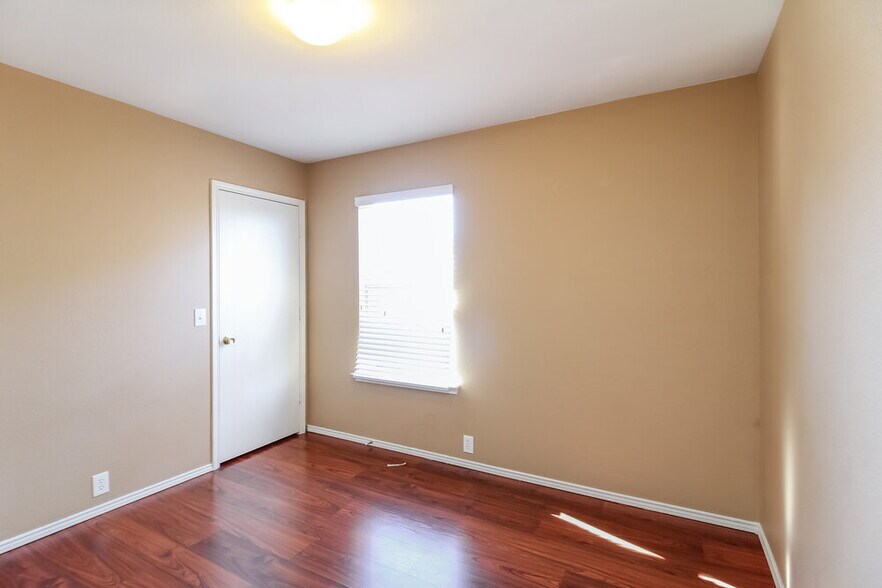 Building Photo - 2204 Tailburton Ct