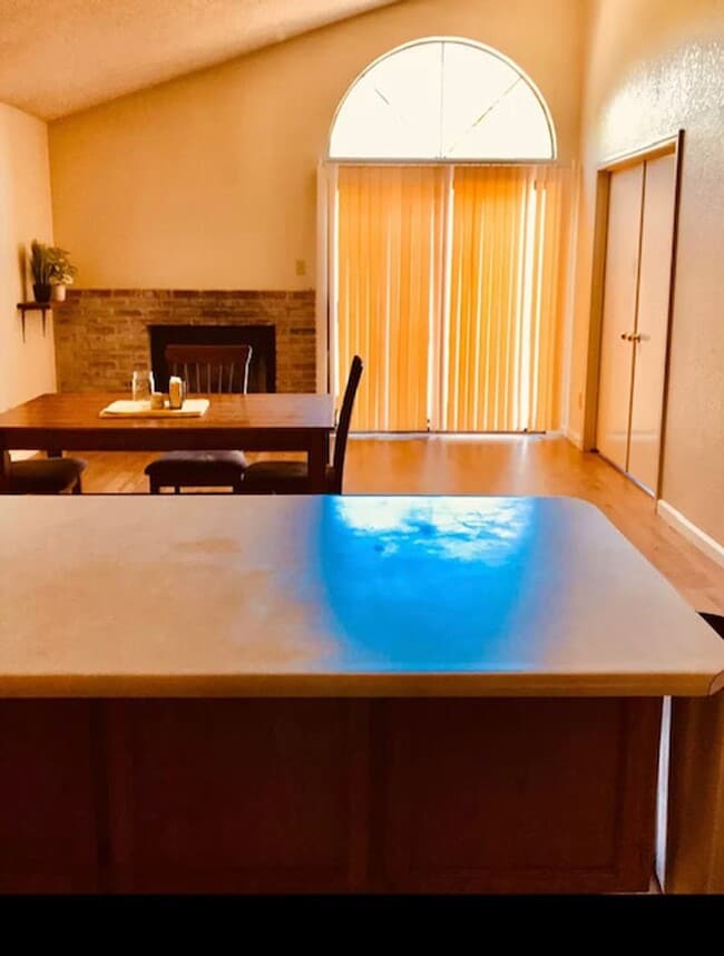 Building Photo - 4 Bedroom 2 Bath House in M Section of Rohnert Park