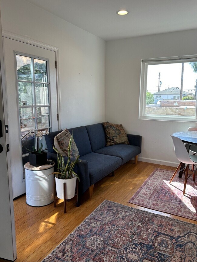 Living room with door out to patio - 2337 20th St