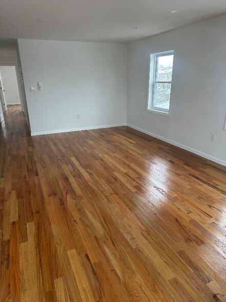 Building Photo - 148-18 Huxley St