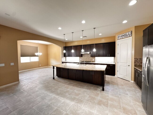 Building Photo - 4 Bedroom + den energy efficient Hamilton High