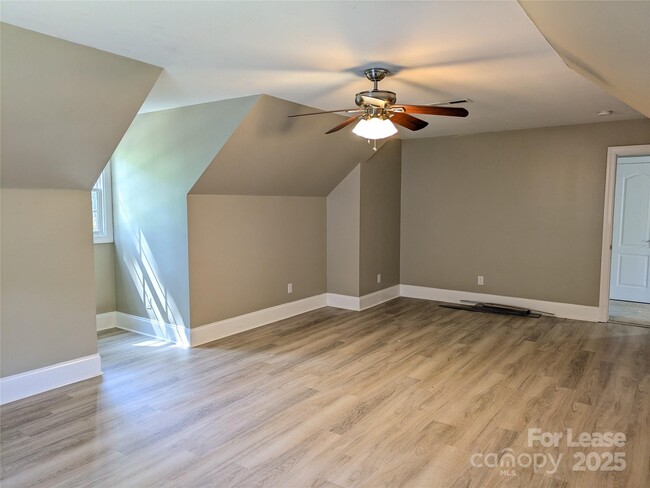Building Photo - 364 Chuckwood Rd