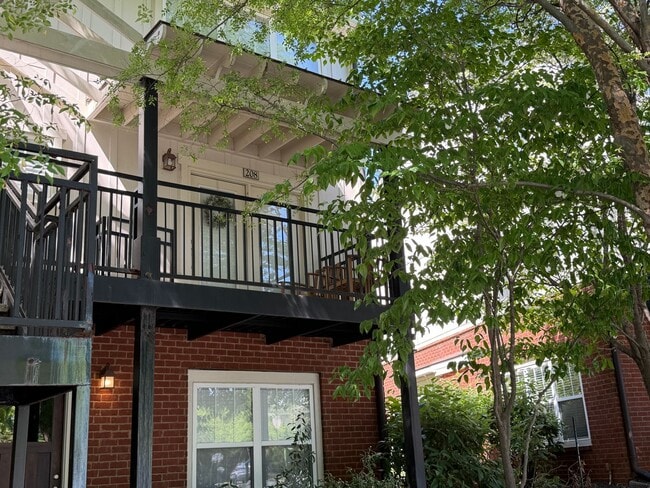 Building Photo - 1615 Elmwood Ct