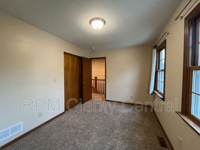 Building Photo - 440 Taylor Ave
