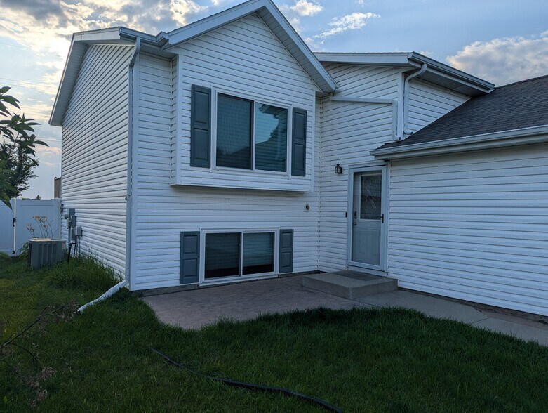 Building Photo - 1824 Huntington Ct