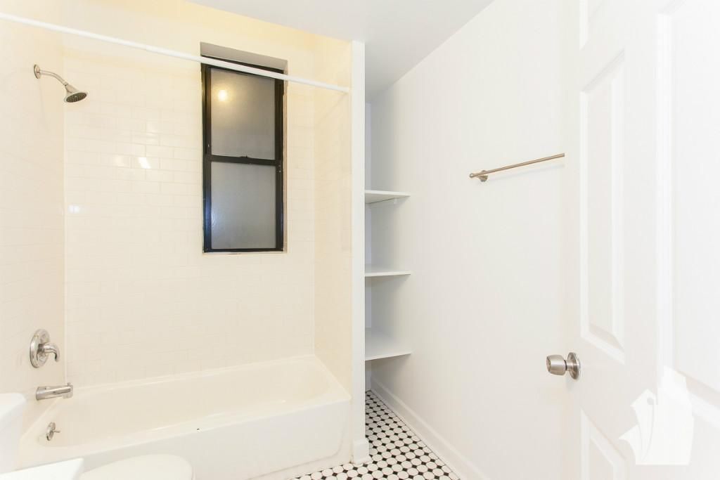 Building Photo - 2134 W Concord Pl