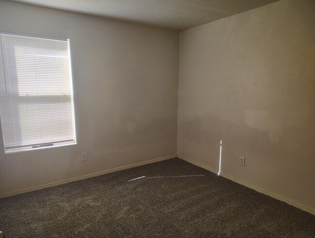 Building Photo - 1512 Penasco Rd NE