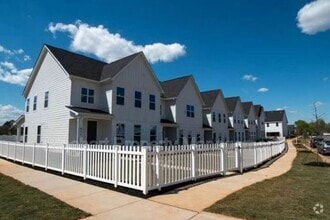 Building Photo - 663 Melville Dr