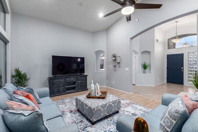 Building Photo - 214 N 165th Dr
