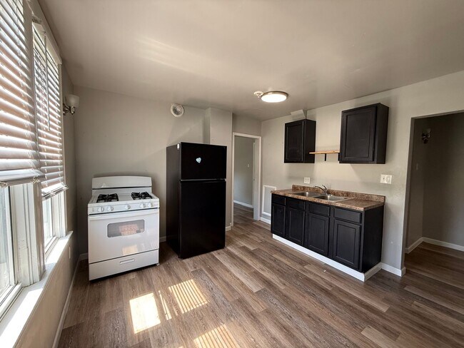 Building Photo - 129 3rd Ave