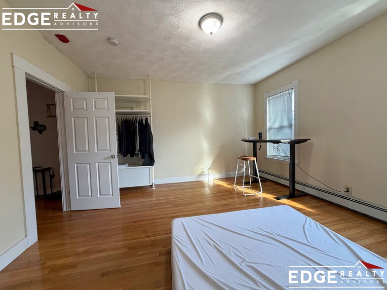 Building Photo - 471 Cambridge St