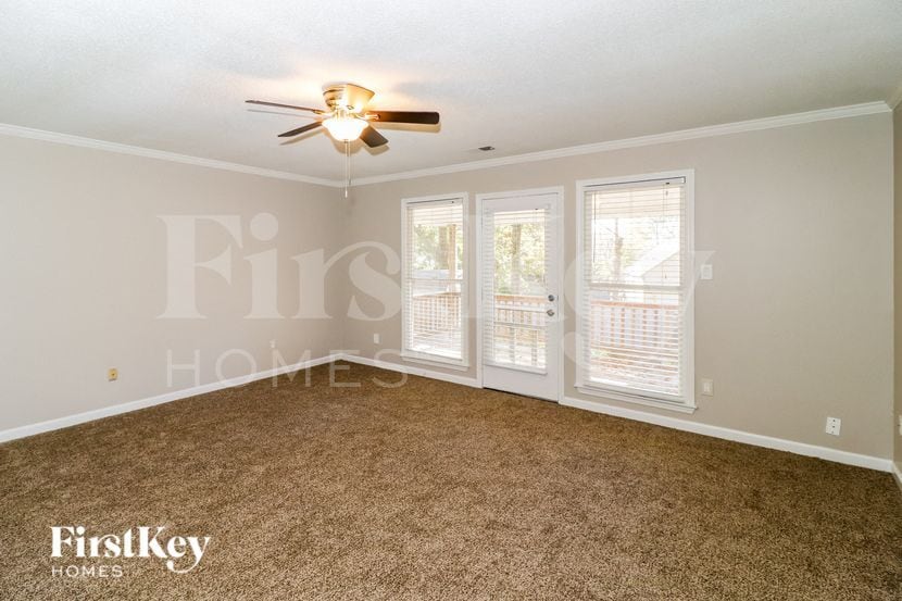 Building Photo - 3857 Oak Forest Dr