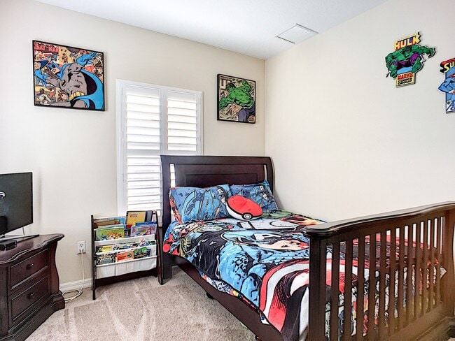 Building Photo - Gorgeous 4-Bedroom, 3-Bathroom Town Home w...