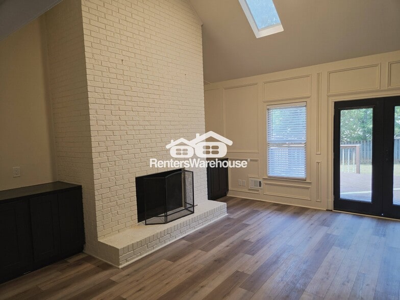 Building Photo - 300 Saddle Creek Ln