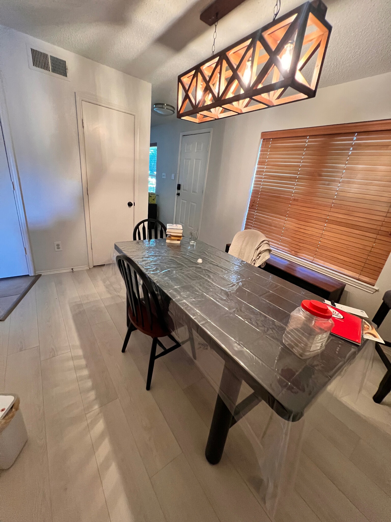 Building Photo - Room in House on Bandera St