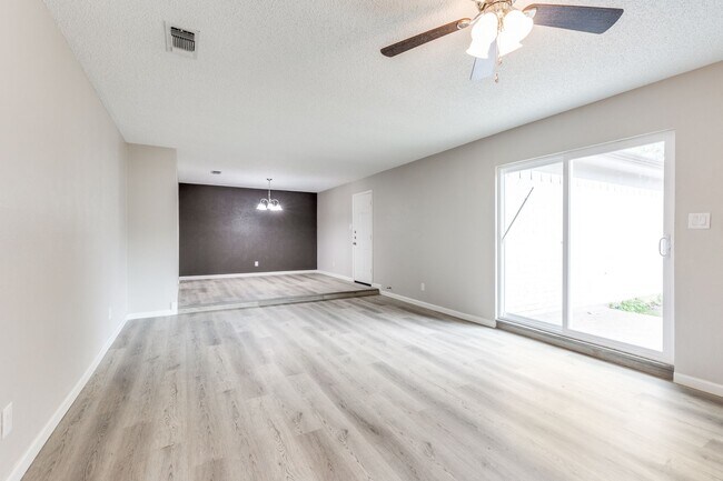 Building Photo - NEWLY RENOVATED • Stunning 3 Bedroom Duplex