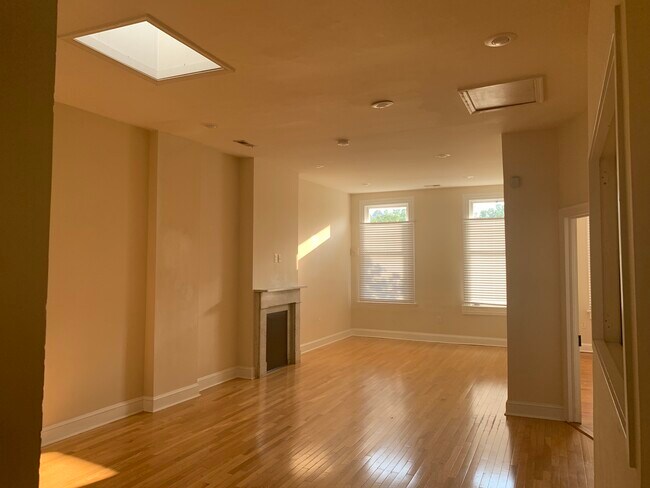 Primary Photo - 2105 N Charles St