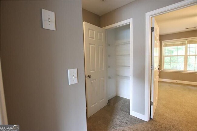 Building Photo - 460 S Barnett Shoals Rd