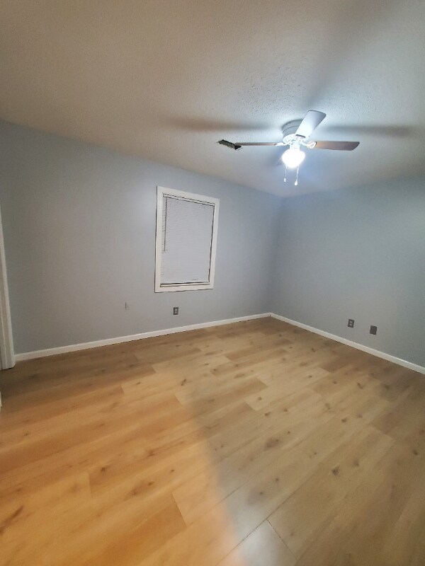 Building Photo - 328 Garden Acres Way