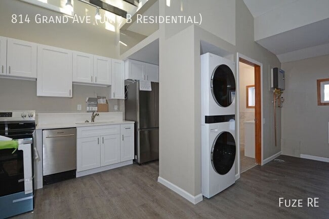 Building Photo - 814 Grand Ave