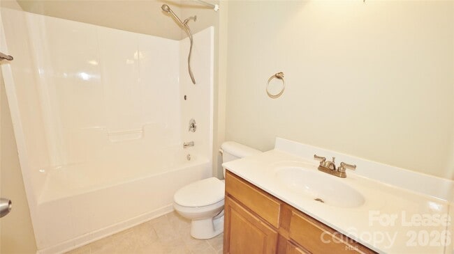 Building Photo - 6860 Lakecrest Ct