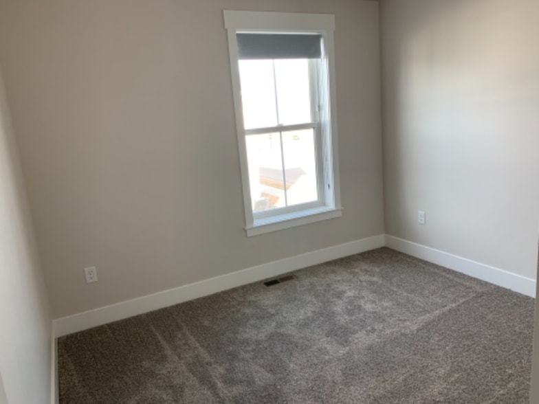 Building Photo - 6103 Farmstead Ave