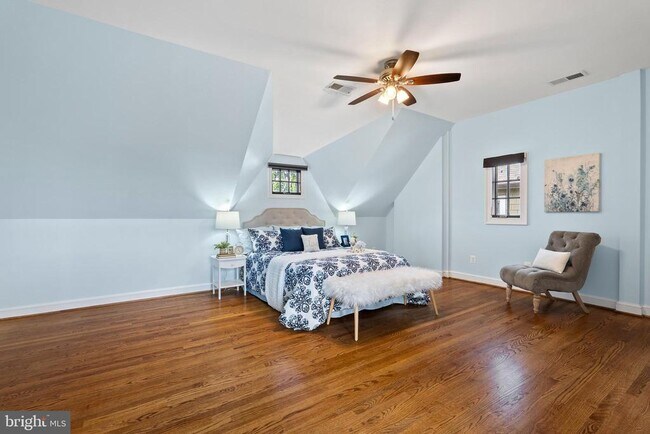 Building Photo - 200 Summers Dr