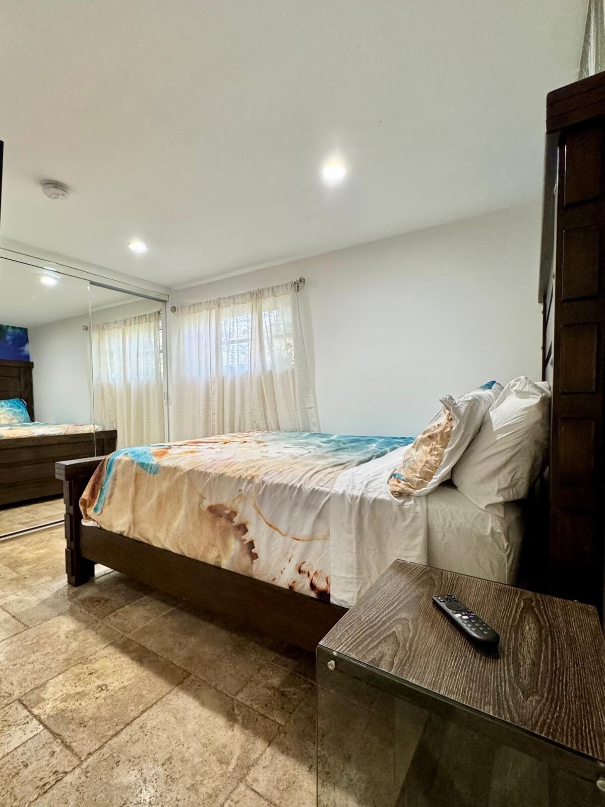 Building Photo - 2542 Monroe St