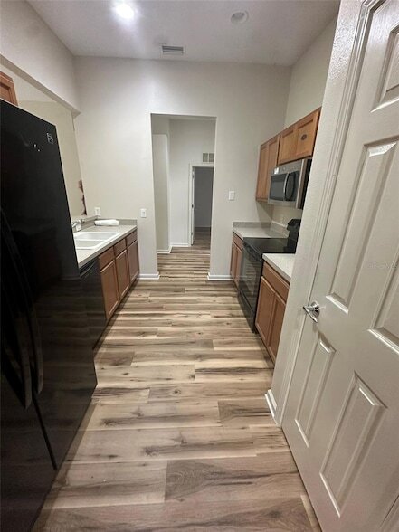 Building Photo - 14757 Wake Robin Dr