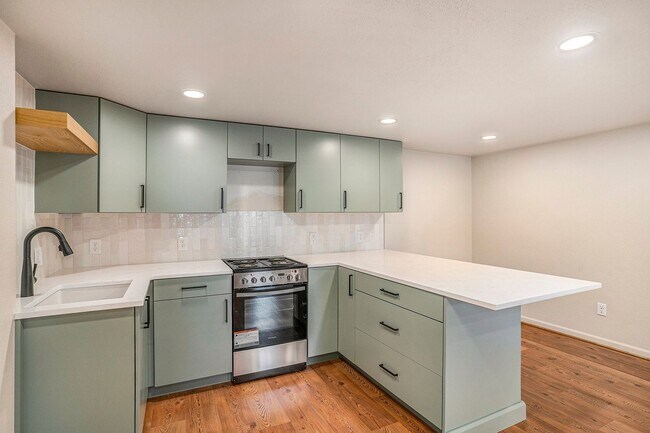Building Photo - Beautiful 4 Bed, 3.5 Bath Home in Grant Ranch Neighborhood!