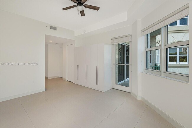 Building Photo - 20000 E Country Club Dr