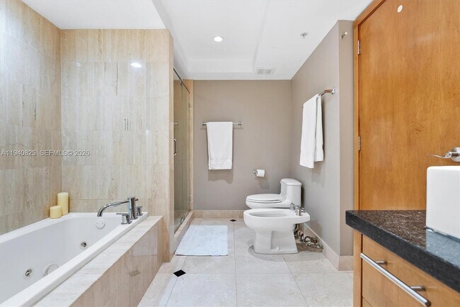 Building Photo - 1800 Sunset Harbour Dr