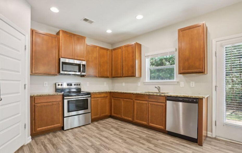 Building Photo - Room in Townhome on Estes Dr