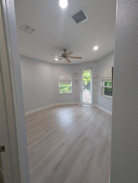 Building Photo - 6301 SW 58th Ct