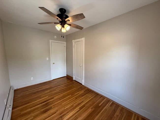 Building Photo - Beautiful 5 Bed 3 Bath Single Family Home ...