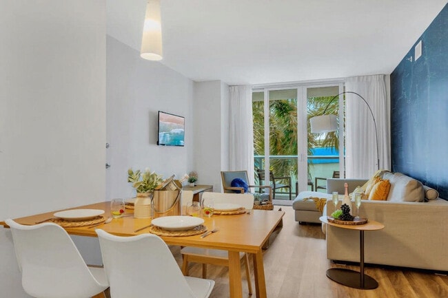 Building Photo - 2602 E Hallandale Beach Blvd