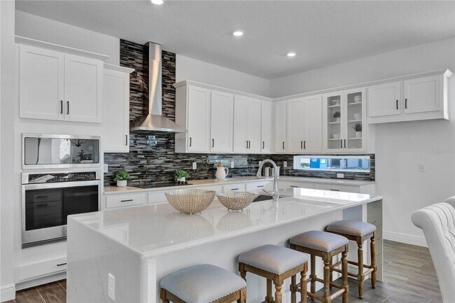 Building Photo - 13640 McMillan Dr