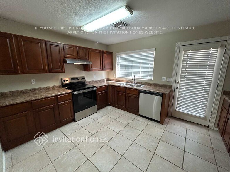 Building Photo - 8315 W Clear Stream Dr