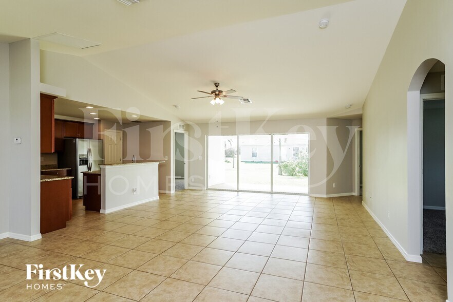 Building Photo - 610 NW 27th Terrace