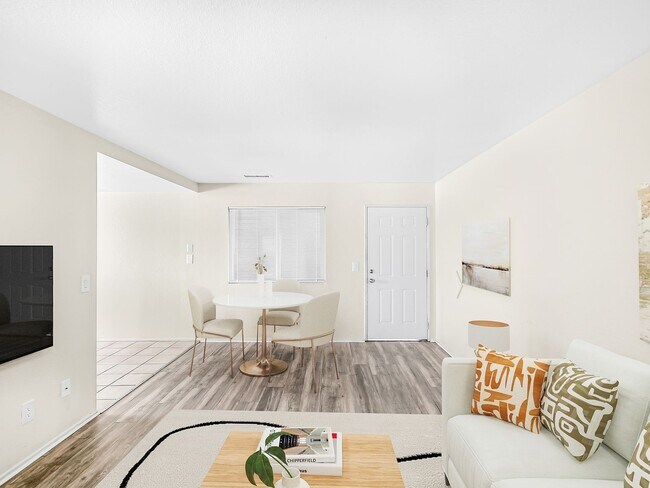 Building Photo - 1005 E Ave R