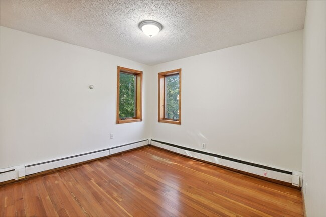 Building Photo - 519 W 22nd St