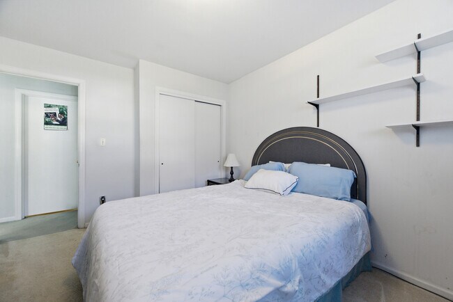 Building Photo - 205 Orkney Pl